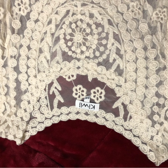 Beautiful lace tunic - Picture 5 of 6